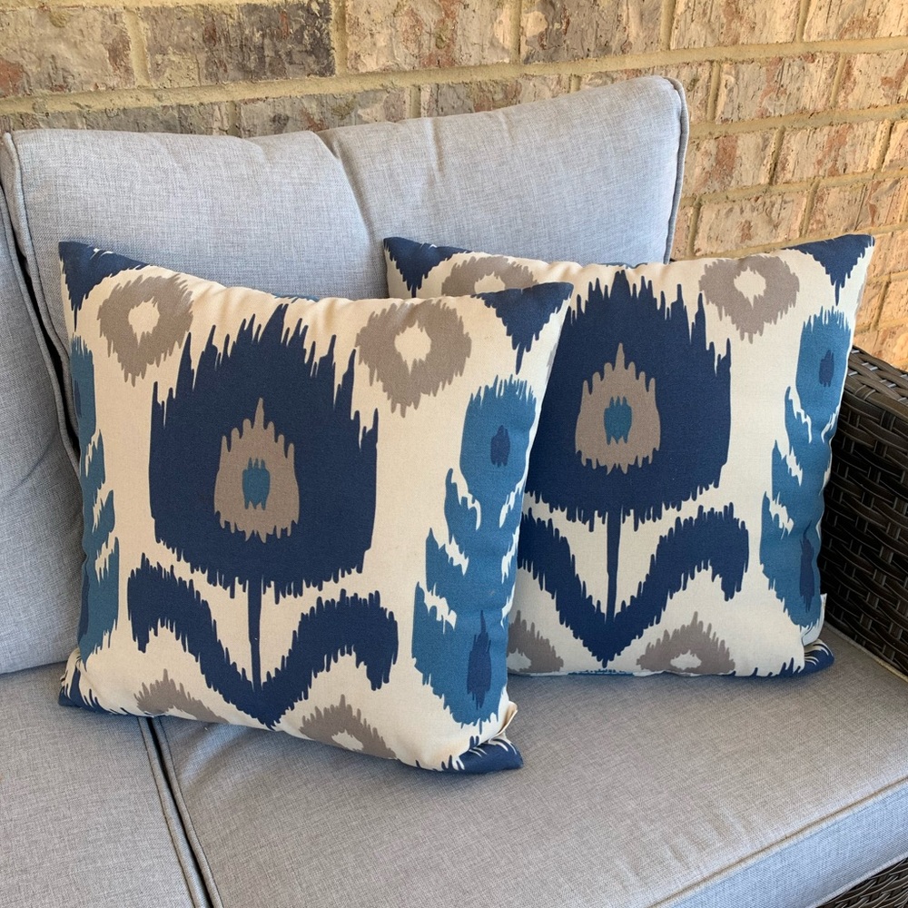 Outdoor pillows - set of 2